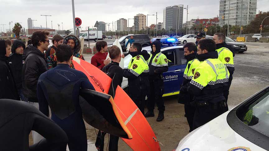 Barcelona, prohibit surfejar